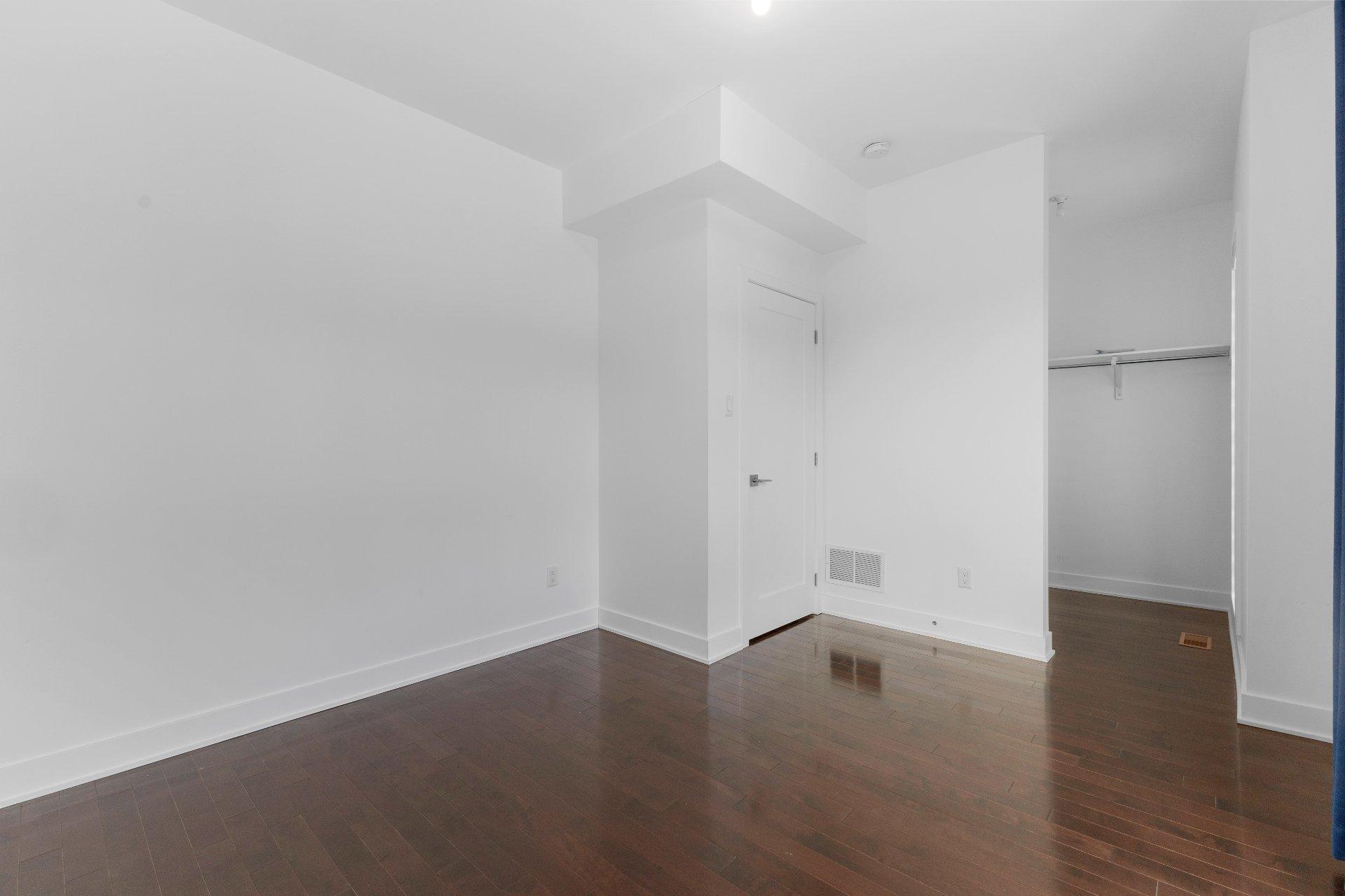 









1063


Rue Jacqueline-Sicotte

,
Montréal (LaSalle),




QC
H8N0G3

