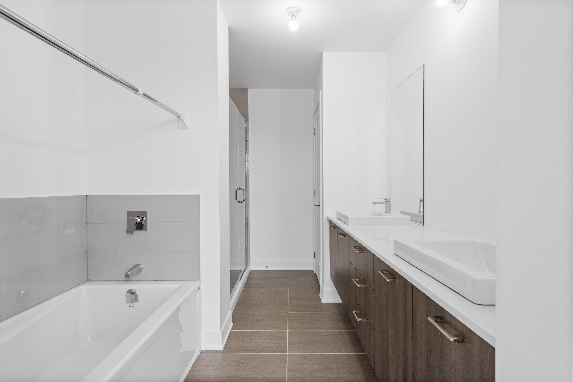 









1063


Rue Jacqueline-Sicotte

,
Montréal (LaSalle),




QC
H8N0G3

