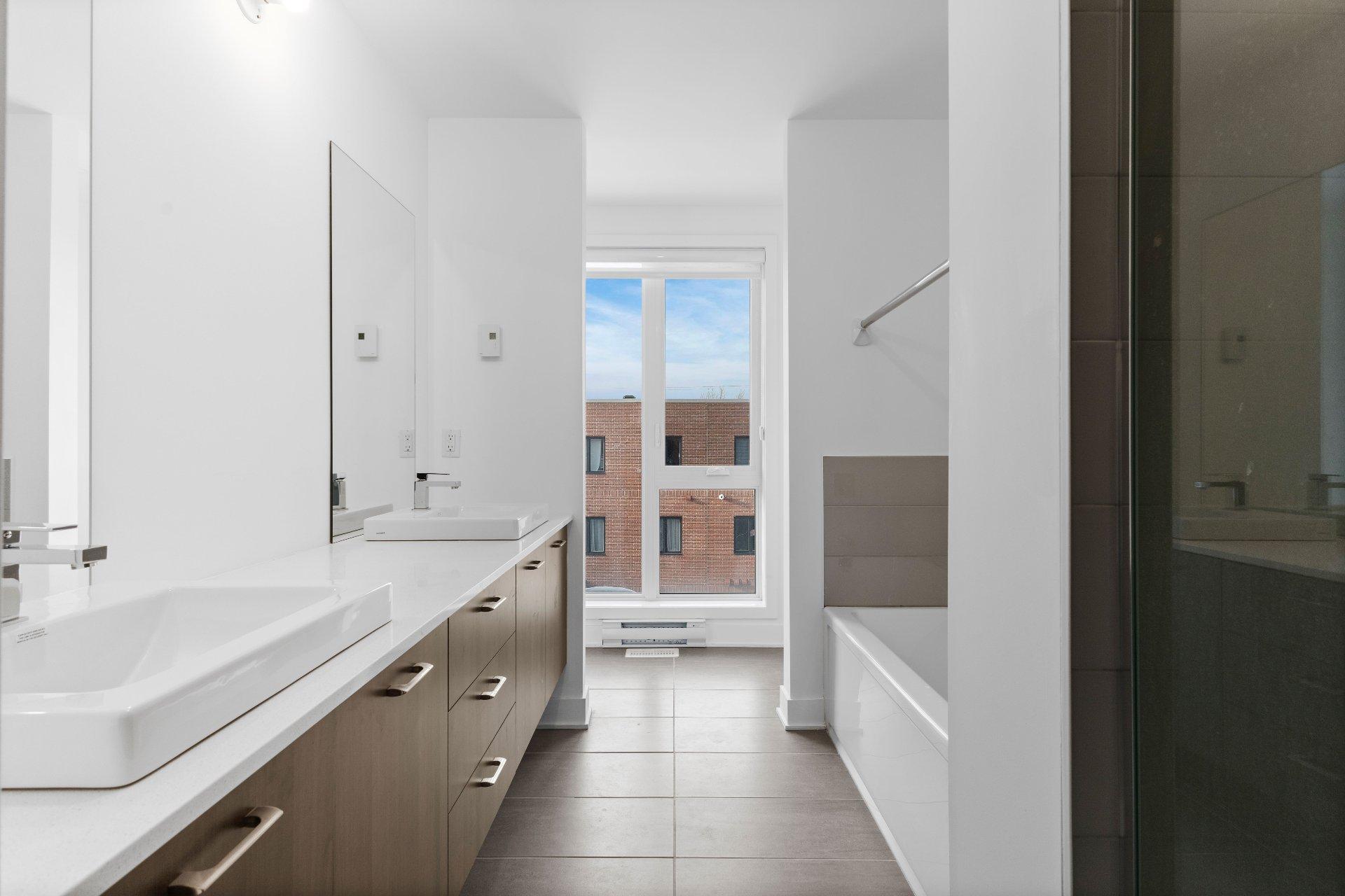 









1063


Rue Jacqueline-Sicotte

,
Montréal (LaSalle),




QC
H8N0G3

