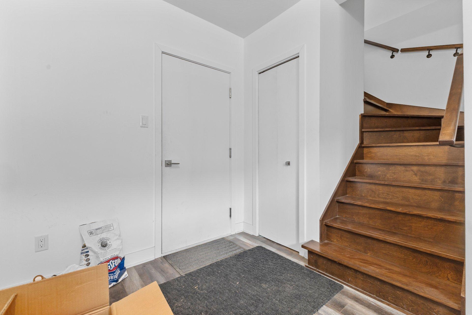









1063


Rue Jacqueline-Sicotte

,
Montréal (LaSalle),




QC
H8N0G3

