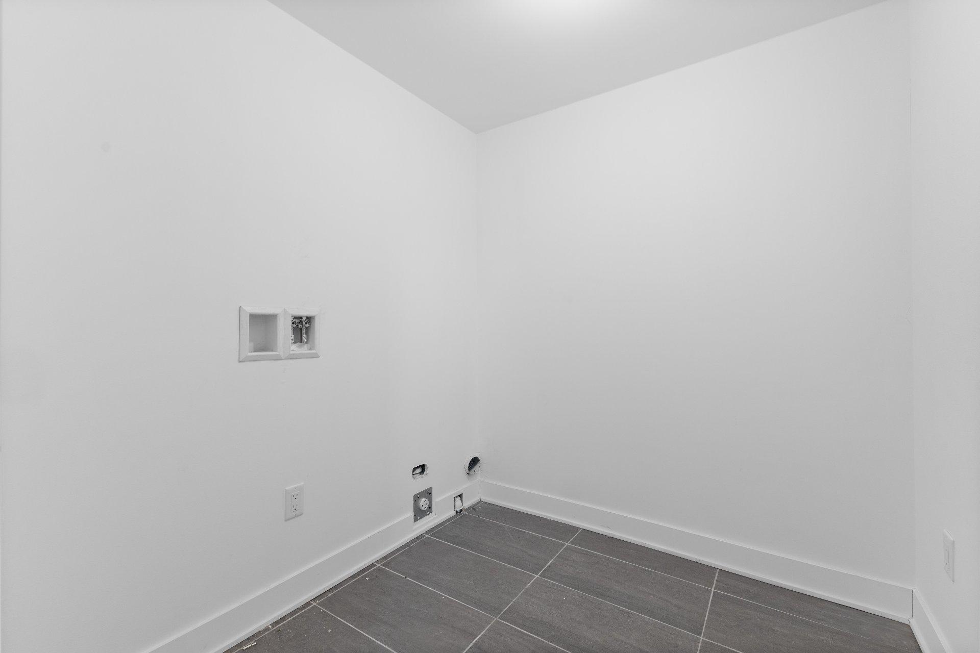 









1063


Rue Jacqueline-Sicotte

,
Montréal (LaSalle),




QC
H8N0G3


