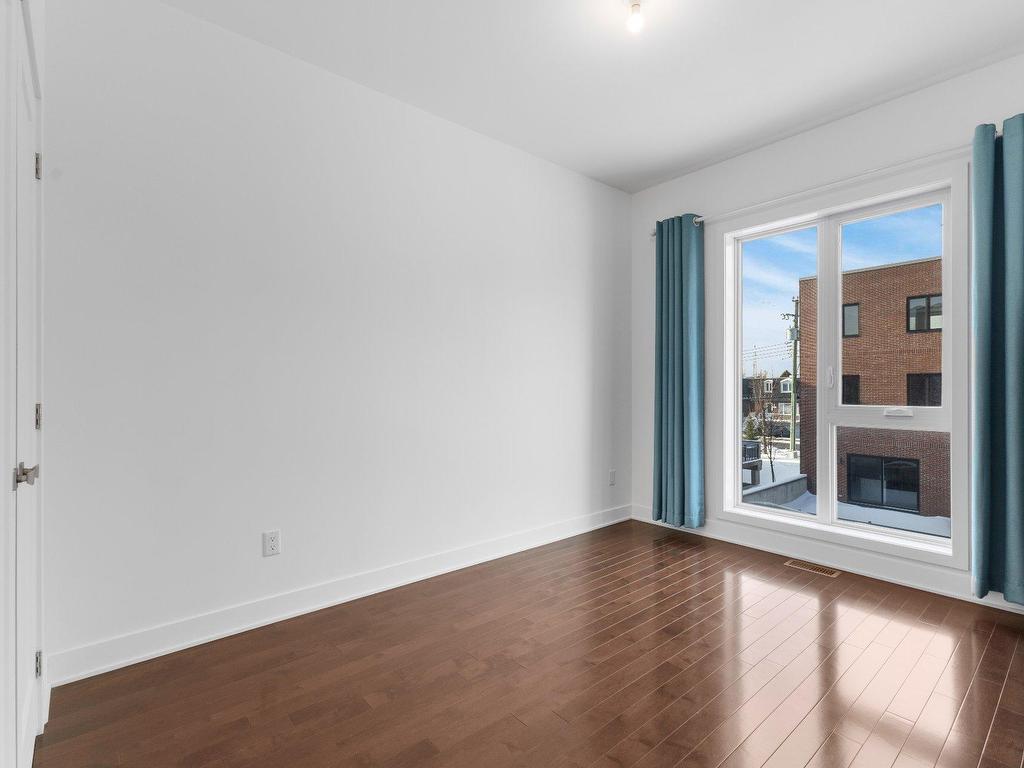 









1063


Rue Jacqueline-Sicotte

,
Montréal (LaSalle),




QC
H8N0G3

