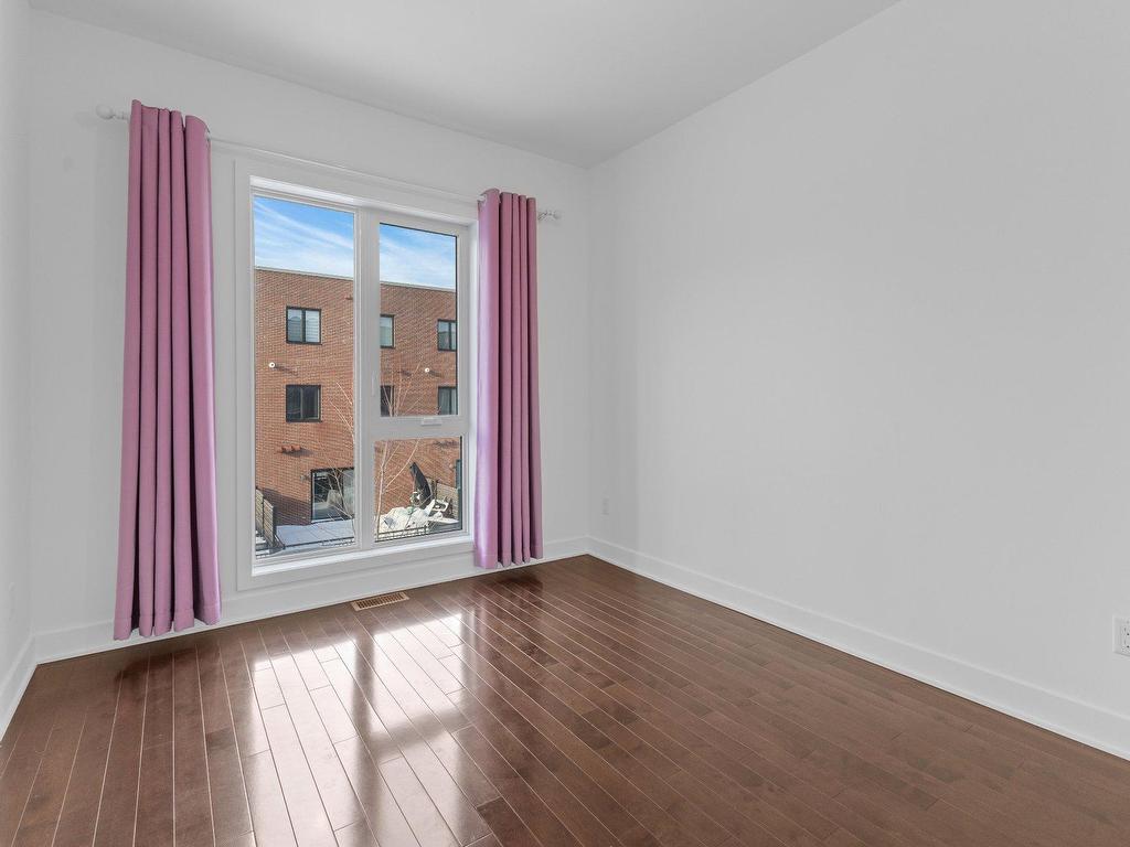 









1063


Rue Jacqueline-Sicotte

,
Montréal (LaSalle),




QC
H8N0G3

