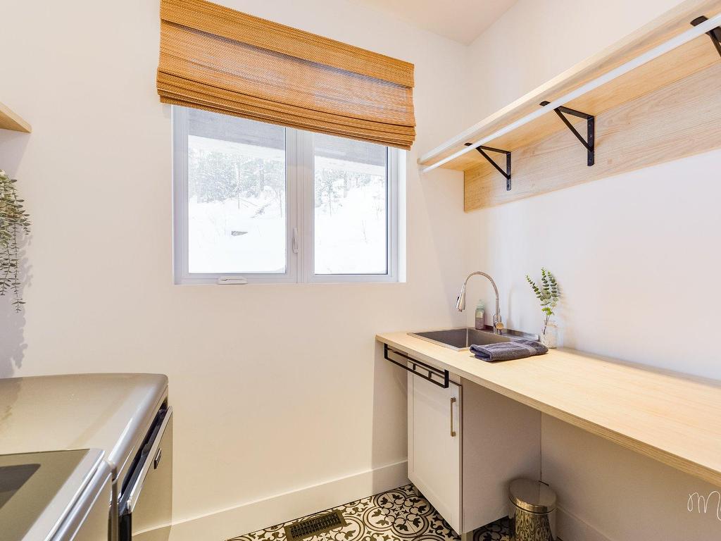 









418


Ch. du Lac-Cardin

,
Lantier,




QC
J0T1V0

