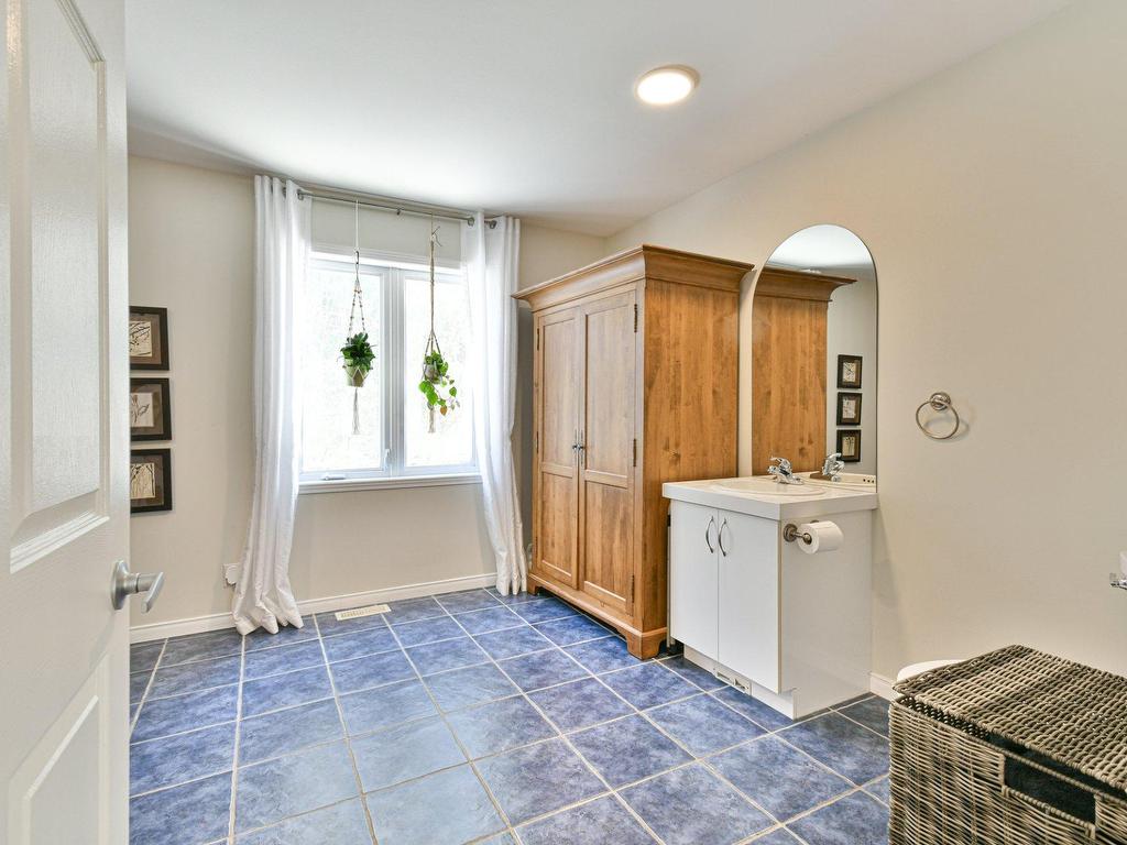 









104


Rue du Bonniebrook

,
Saint-Colomban,




QC
J5K1S1

