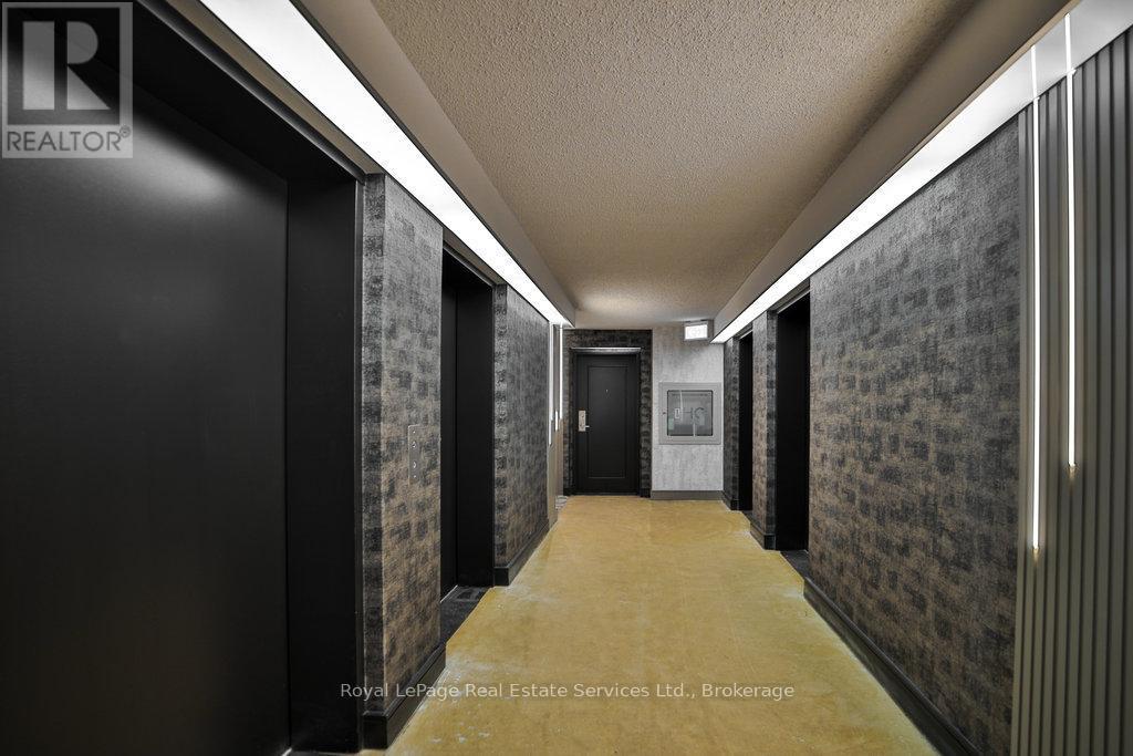 












1208 - 1276 MAPLE CROSSING BOULEVARD W

,
Burlington (Brant),




Ontario
L7S2J9

