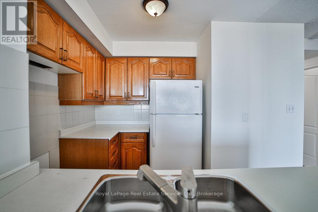 












1208 - 1276 MAPLE CROSSING BOULEVARD W

,
Burlington (Brant),




Ontario
L7S2J9


