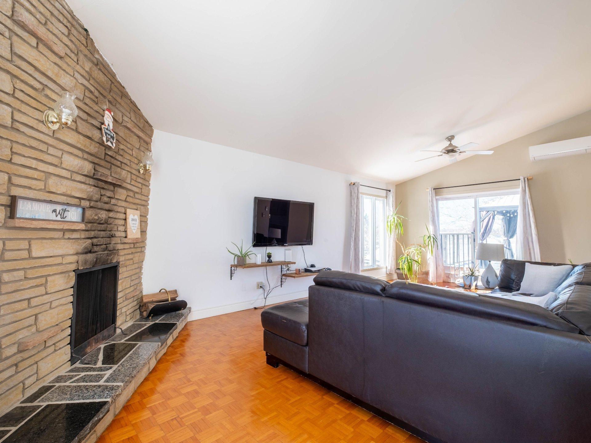 









320


Rg Sud

,
Sainte-Victoire-de-Sorel,




QC
J0G1T0

