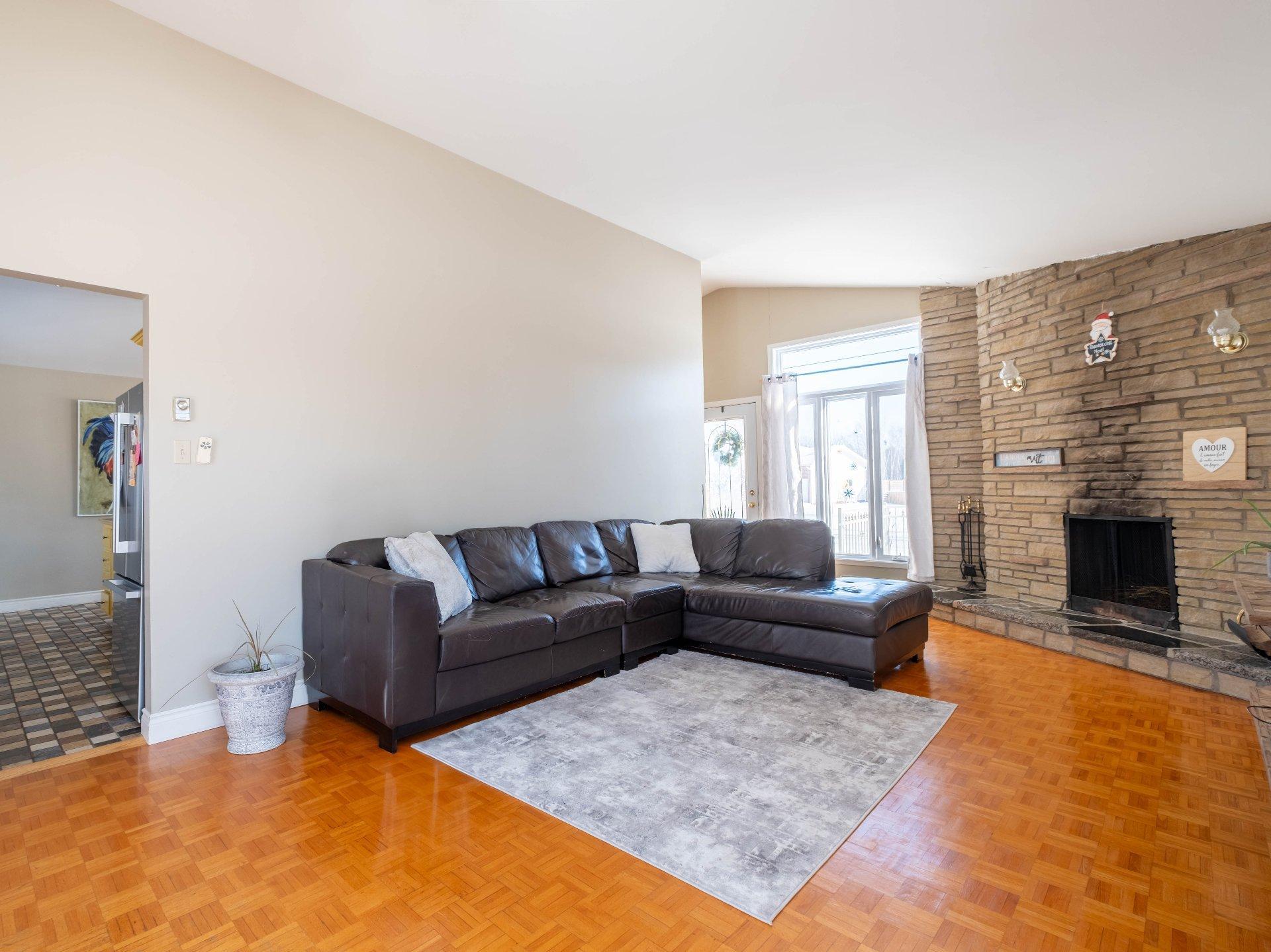 









320


Rg Sud

,
Sainte-Victoire-de-Sorel,




QC
J0G1T0

