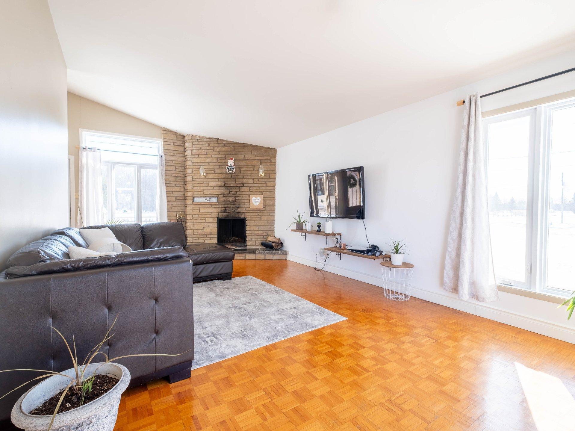 









320


Rg Sud

,
Sainte-Victoire-de-Sorel,




QC
J0G1T0

