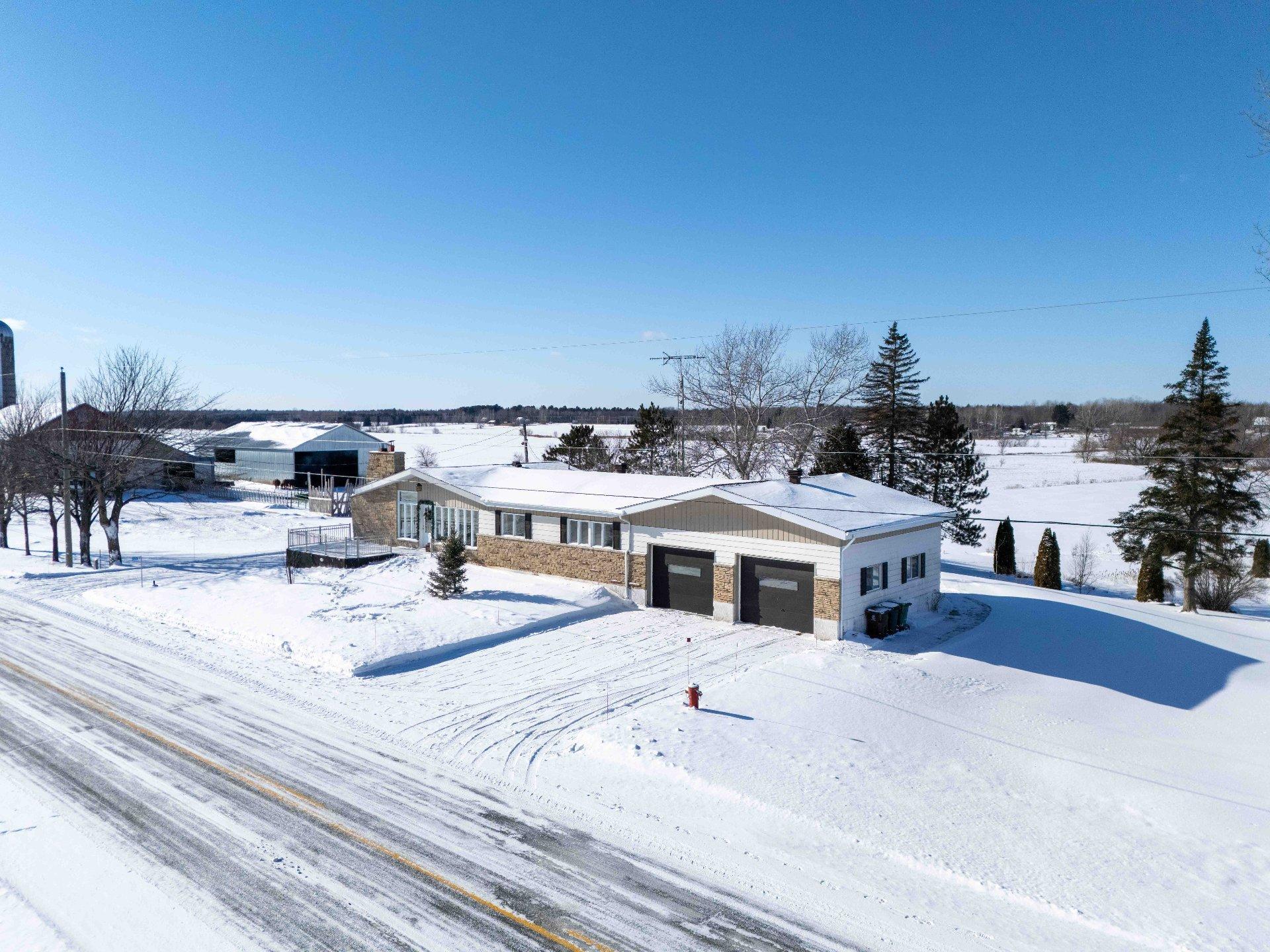 









320


Rg Sud

,
Sainte-Victoire-de-Sorel,




QC
J0G1T0

