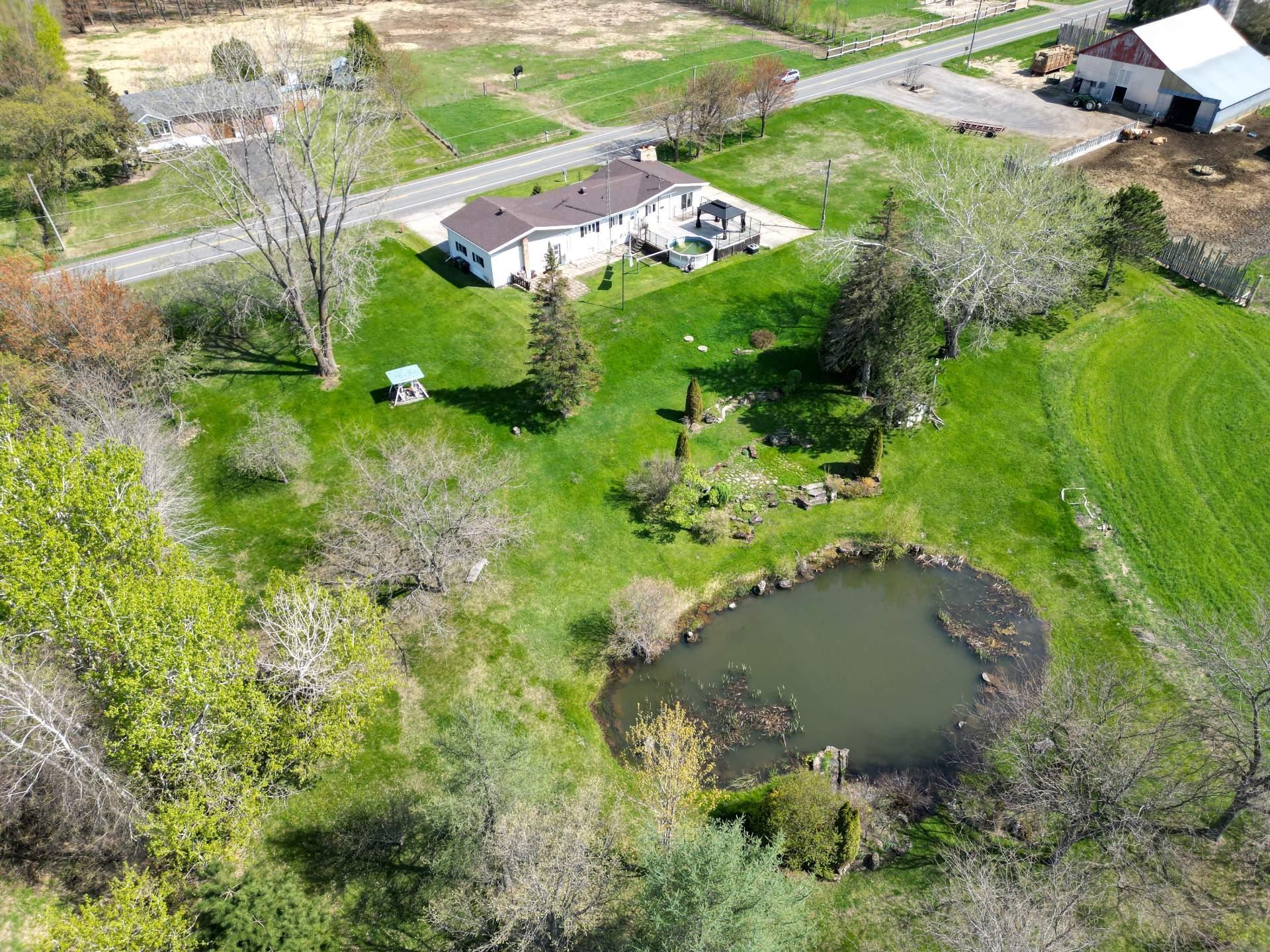 









320


Rg Sud

,
Sainte-Victoire-de-Sorel,




QC
J0G1T0

