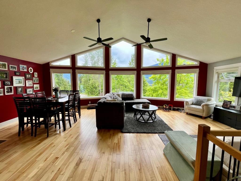 









185


DONNELLYS

Road,
Nakusp,




BC
V0G 1R1

