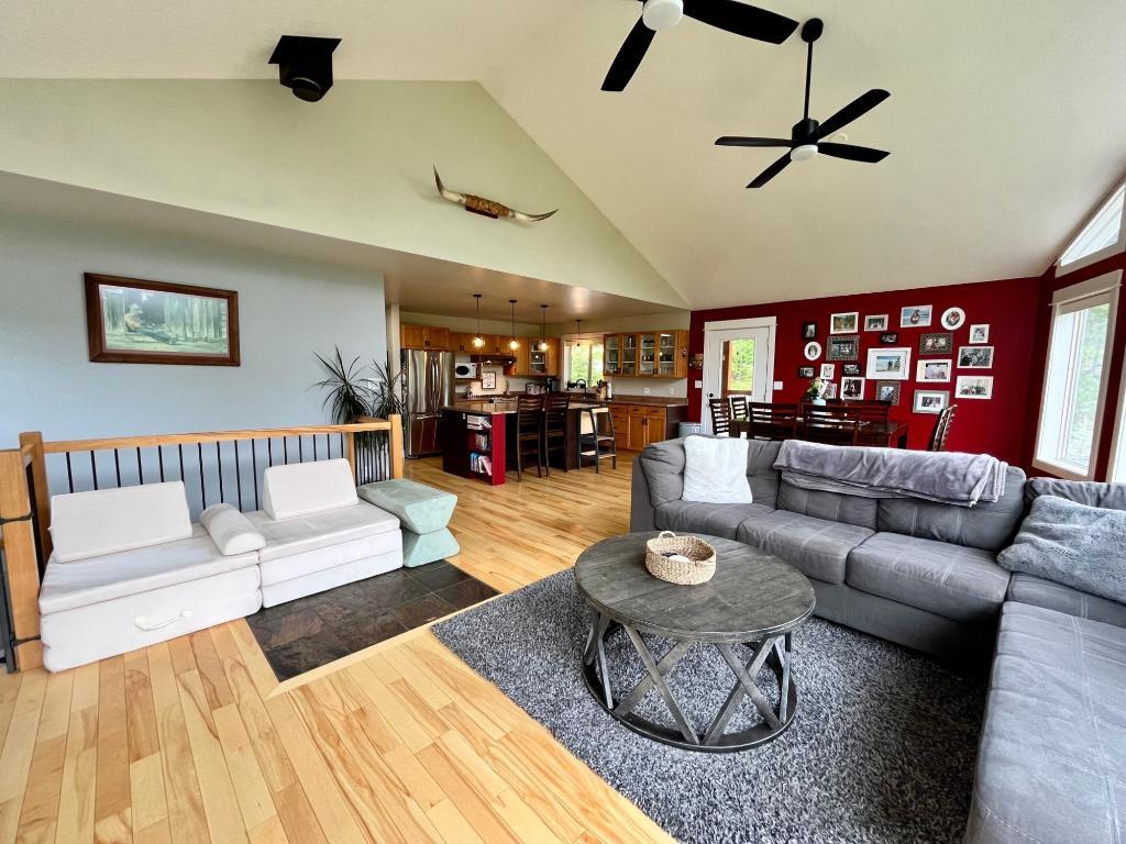 









185


DONNELLYS

Road,
Nakusp,




BC
V0G 1R1

