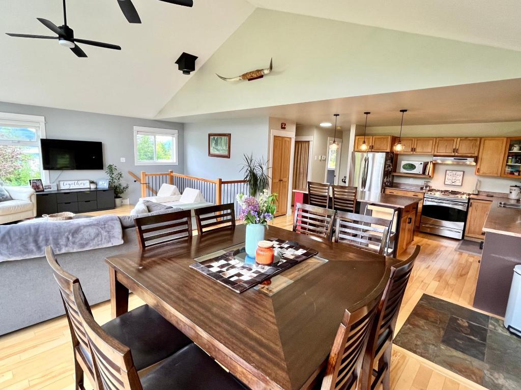 









185


DONNELLYS

Road,
Nakusp,




BC
V0G 1R1

