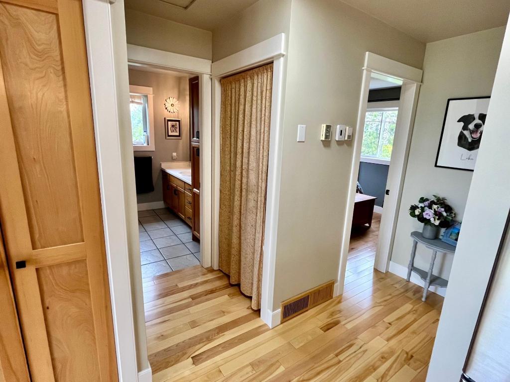 









185


DONNELLYS

Road,
Nakusp,




BC
V0G 1R1

