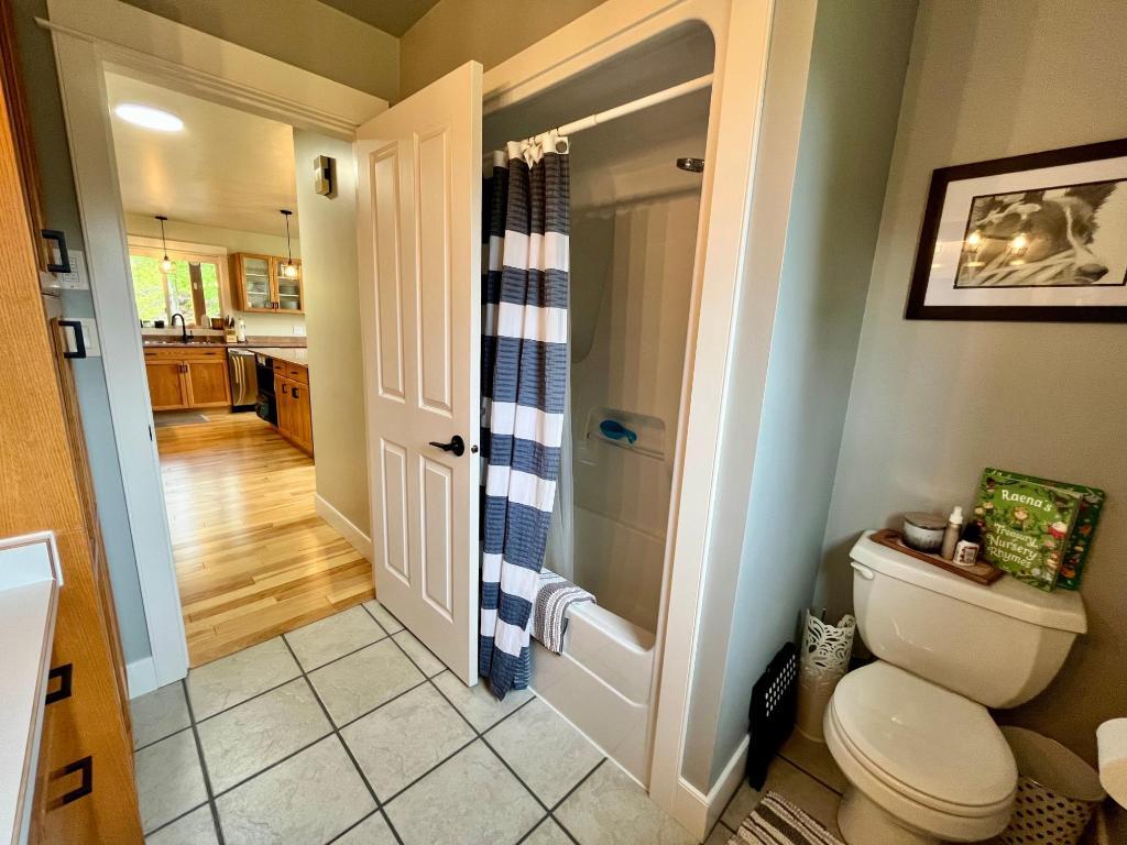 









185


DONNELLYS

Road,
Nakusp,




BC
V0G 1R1

