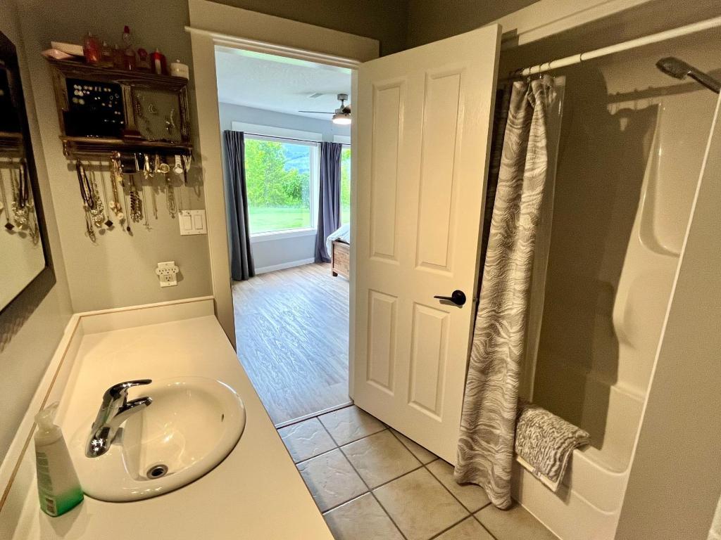 









185


DONNELLYS

Road,
Nakusp,




BC
V0G 1R1

