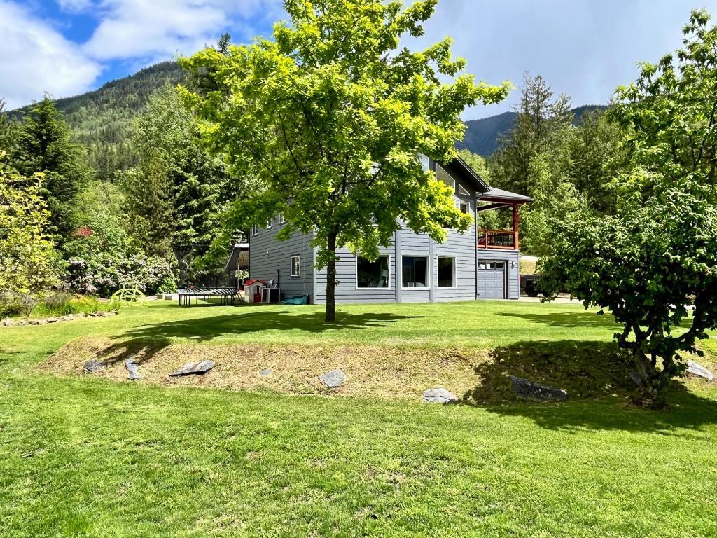 









185


DONNELLYS

Road,
Nakusp,




BC
V0G 1R1

