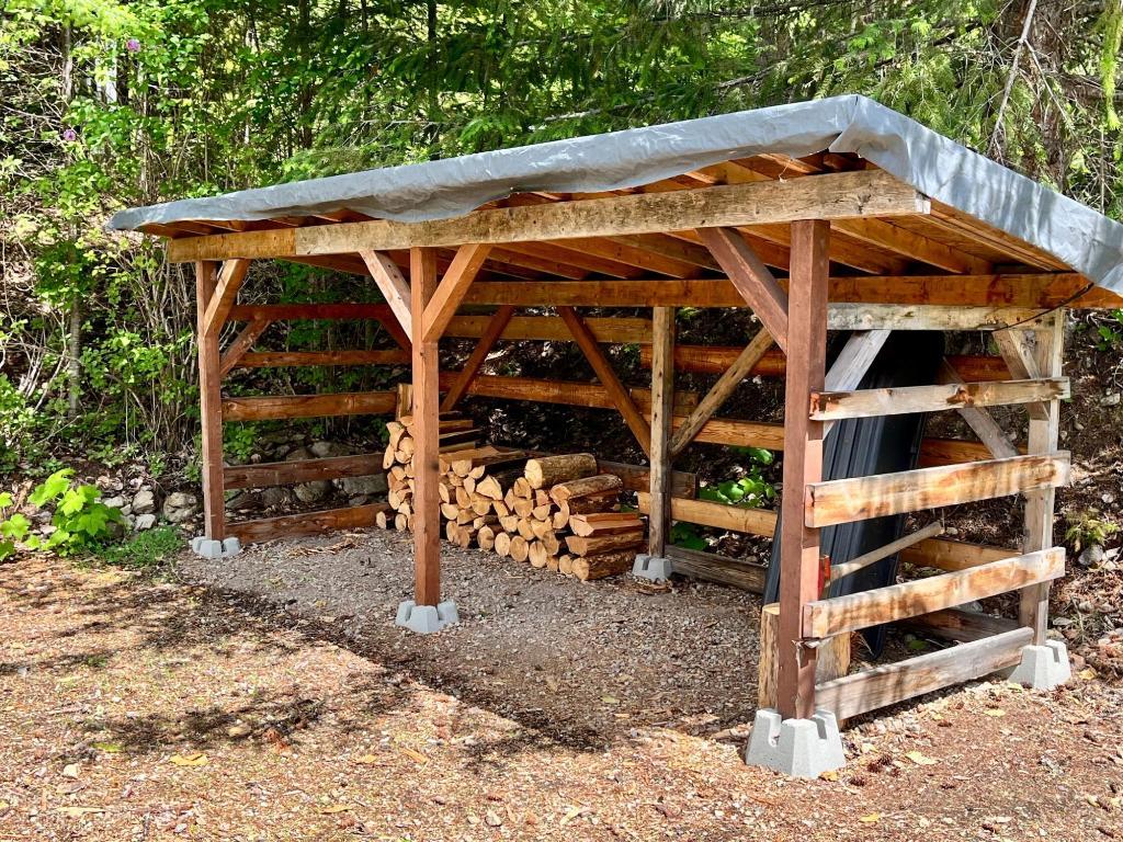 









185


DONNELLYS

Road,
Nakusp,




BC
V0G 1R1

