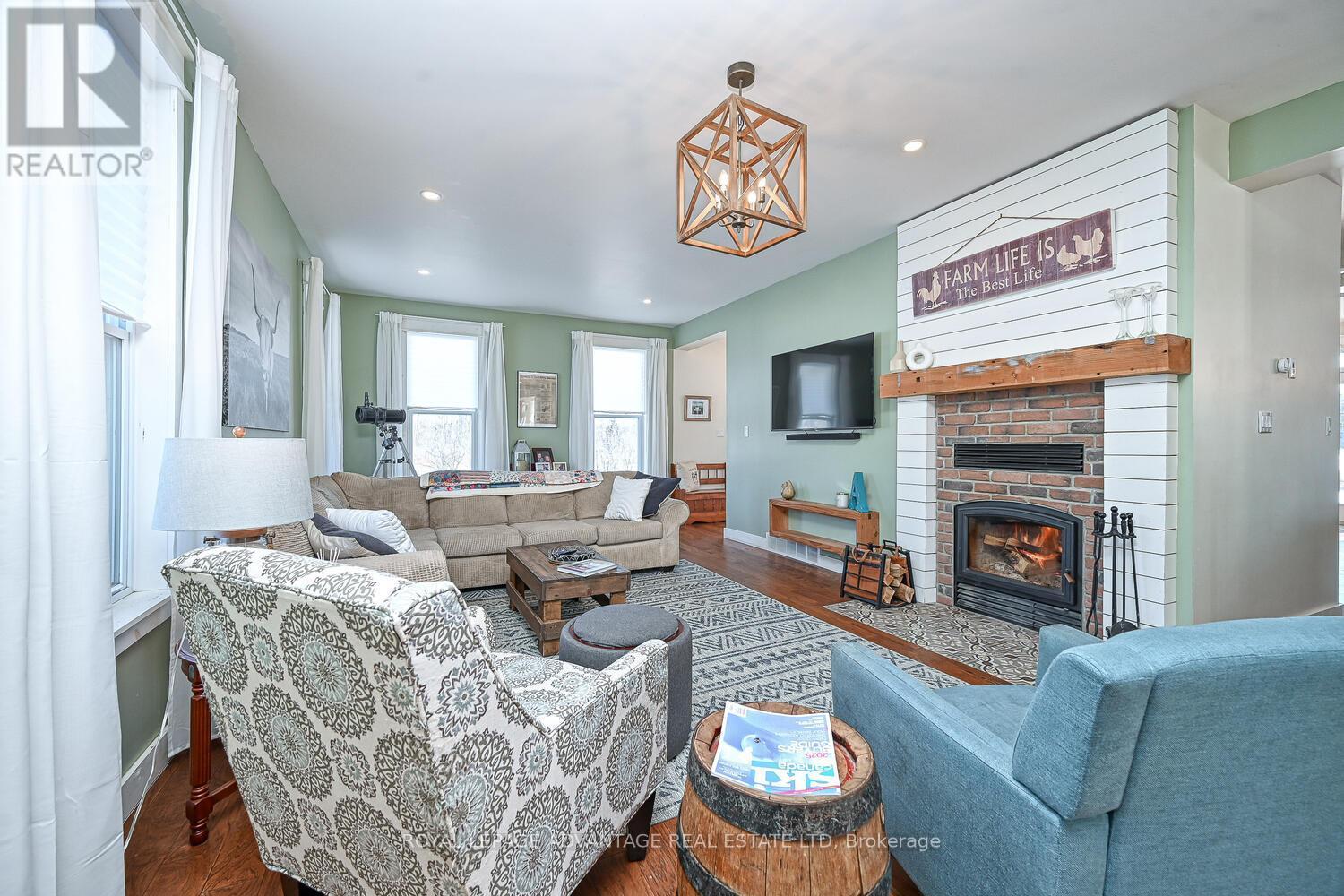 












455 CHURCHILL ROAD

,
Drummond/North Elmsley,




Ontario
K7A4S4

