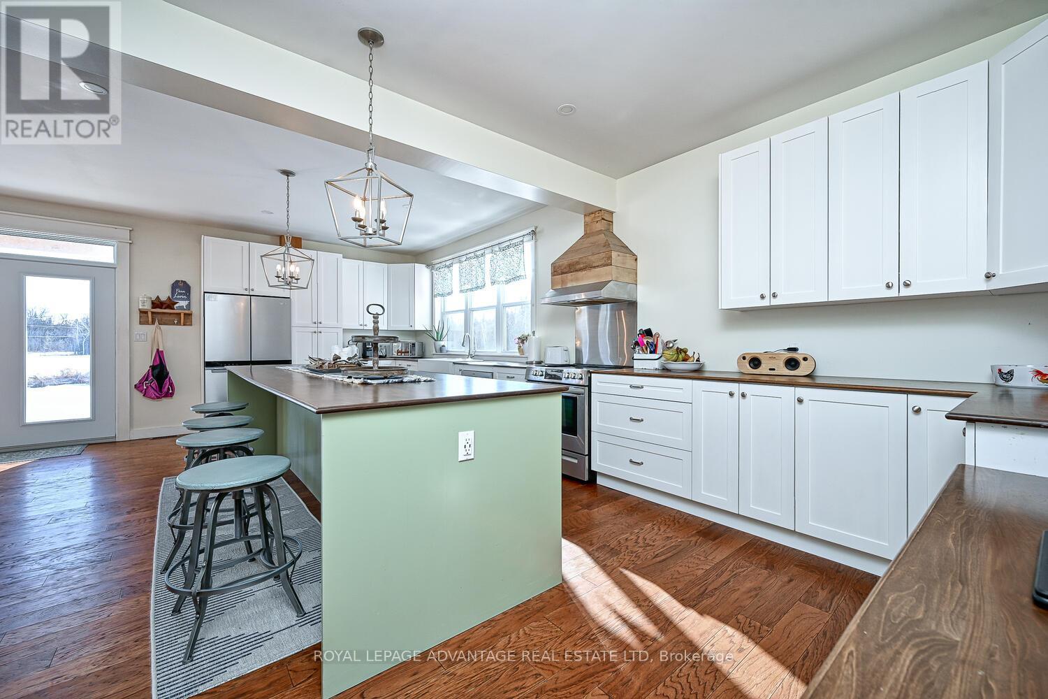 












455 CHURCHILL ROAD

,
Drummond/North Elmsley,




Ontario
K7A4S4

