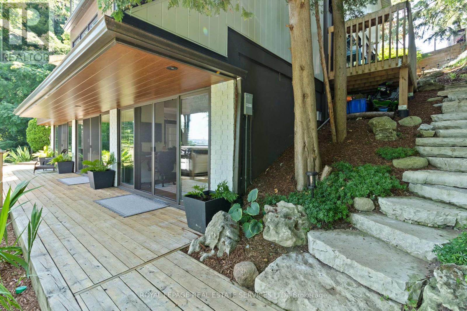 












868 DANFORTH PLACE

,
Burlington,




Ontario
L7T1S2

