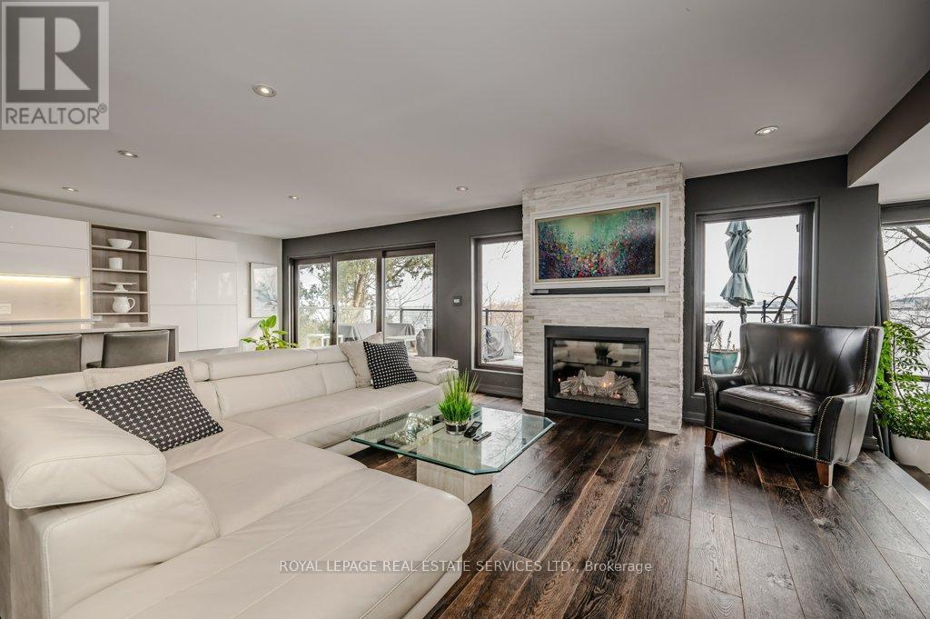 












868 DANFORTH PLACE

,
Burlington,




Ontario
L7T1S2

