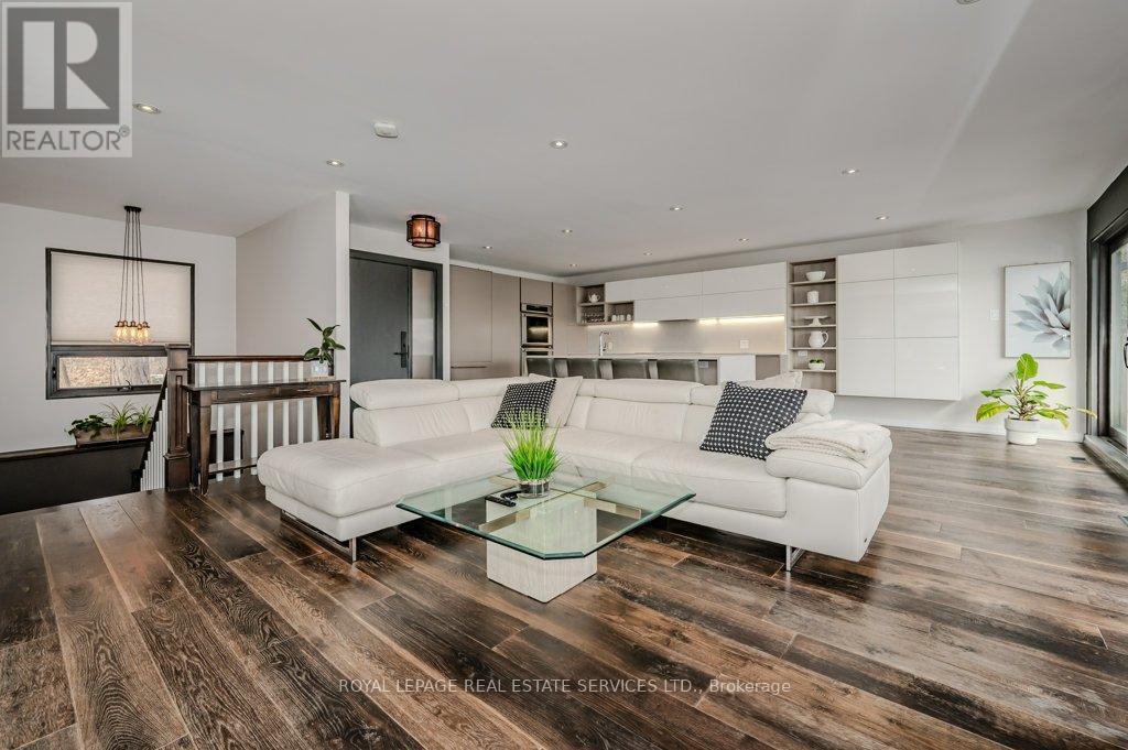 












868 DANFORTH PLACE

,
Burlington,




Ontario
L7T1S2

