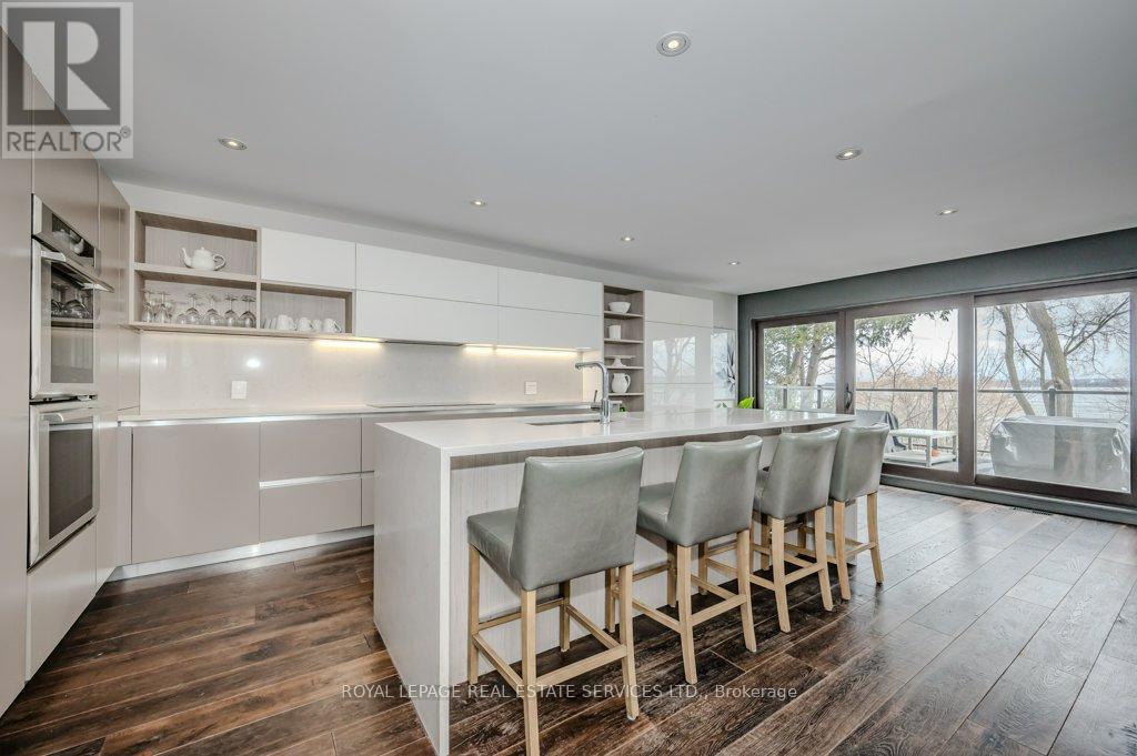 












868 DANFORTH PLACE

,
Burlington,




Ontario
L7T1S2

