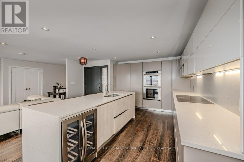 












868 DANFORTH PLACE

,
Burlington,




Ontario
L7T1S2

