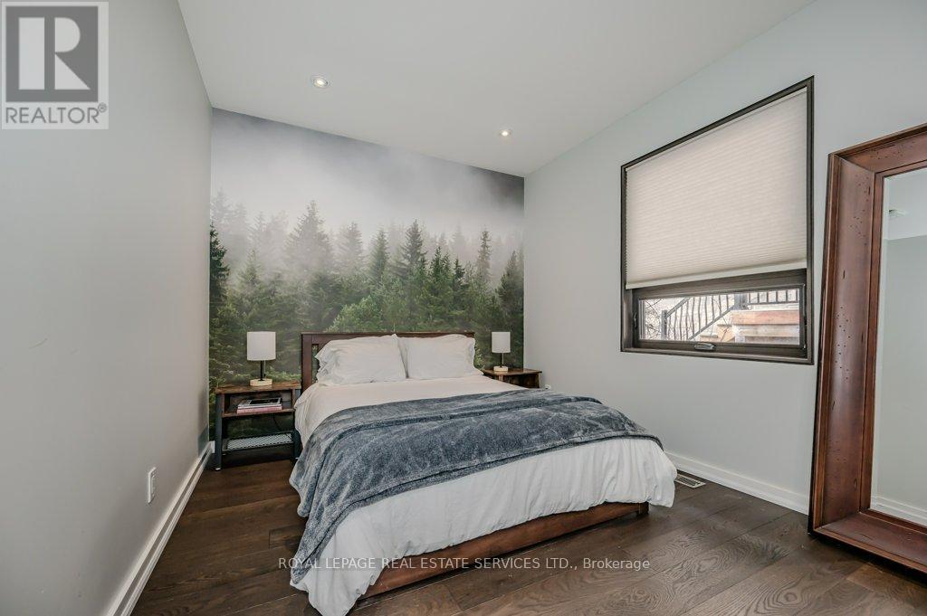 












868 DANFORTH PLACE

,
Burlington,




Ontario
L7T1S2

