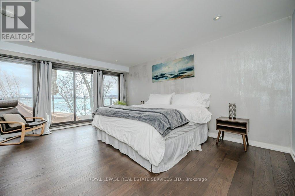 












868 DANFORTH PLACE

,
Burlington,




Ontario
L7T1S2

