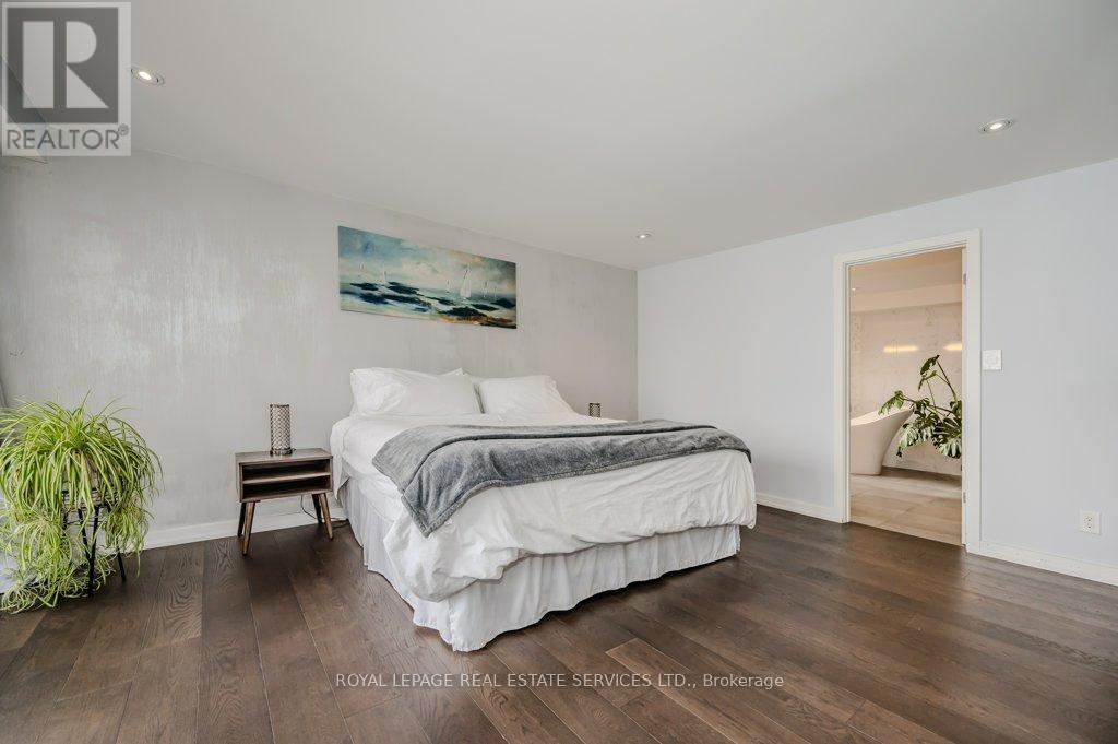 












868 DANFORTH PLACE

,
Burlington,




Ontario
L7T1S2

