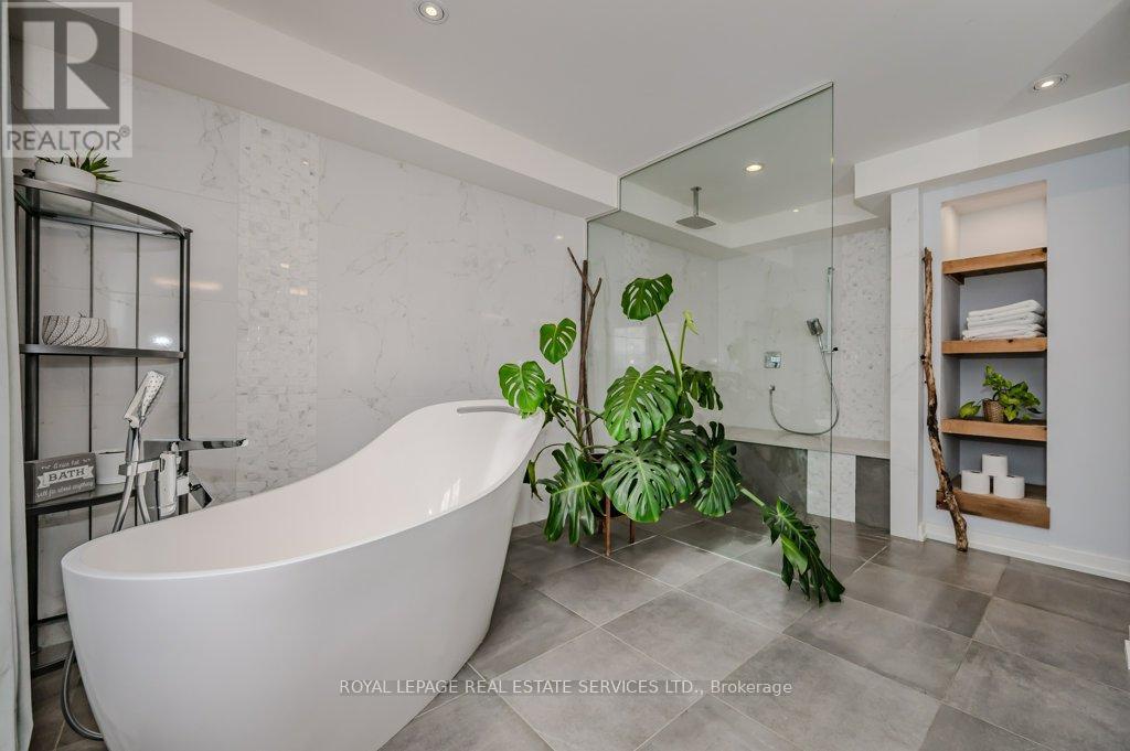 












868 DANFORTH PLACE

,
Burlington,




Ontario
L7T1S2

