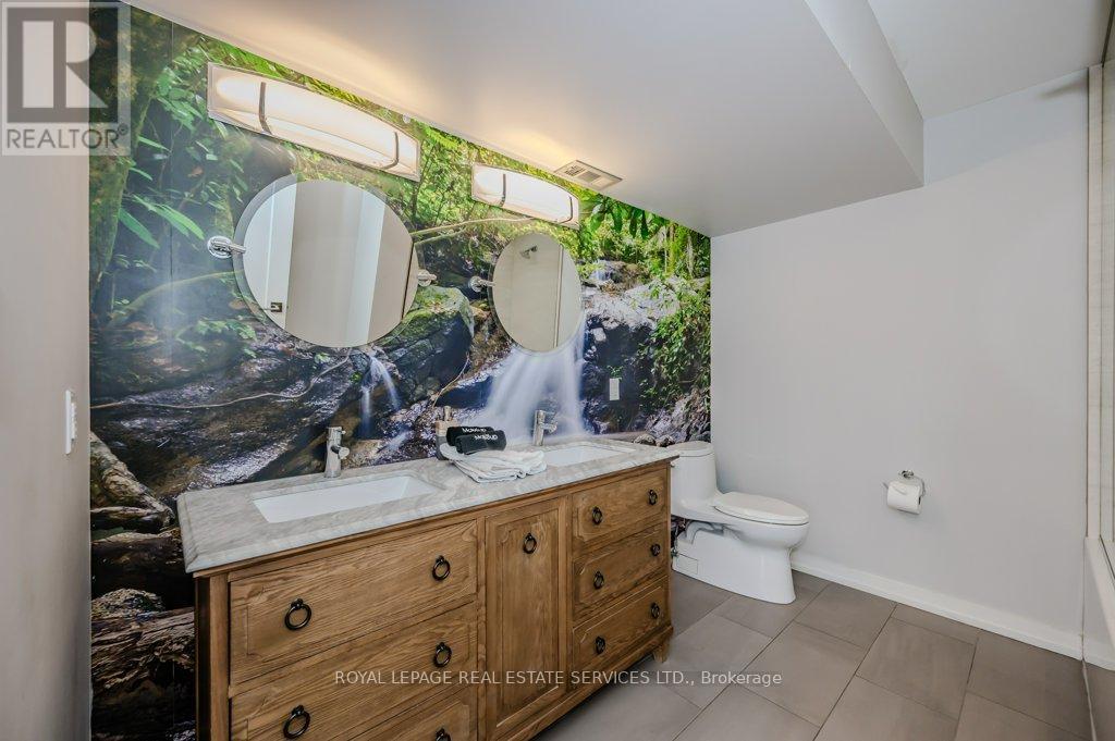 












868 DANFORTH PLACE

,
Burlington,




Ontario
L7T1S2

