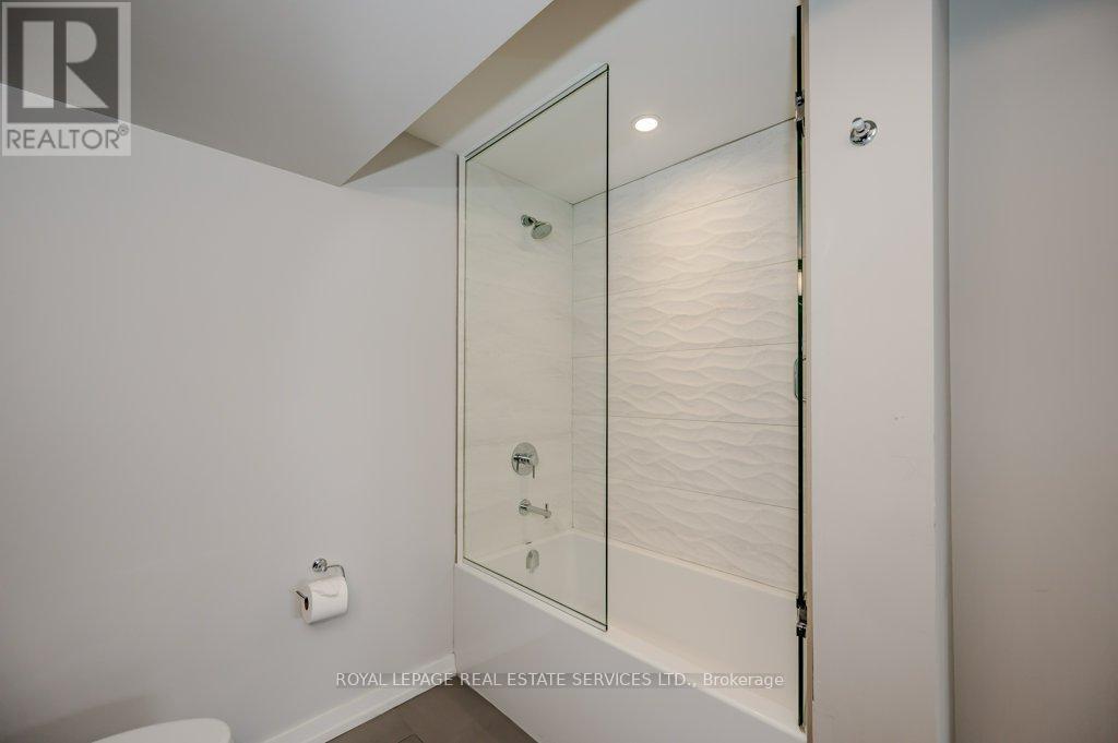 












868 DANFORTH PLACE

,
Burlington,




Ontario
L7T1S2

