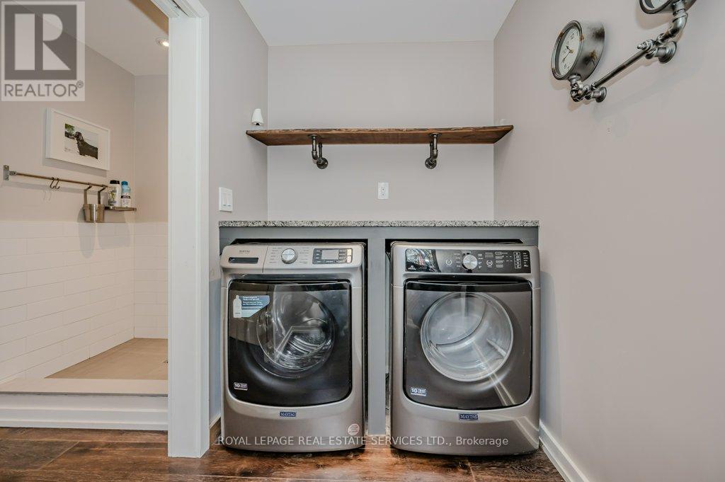












868 DANFORTH PLACE

,
Burlington,




Ontario
L7T1S2

