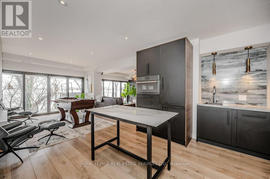 












868 DANFORTH PLACE

,
Burlington,




Ontario
L7T1S2

