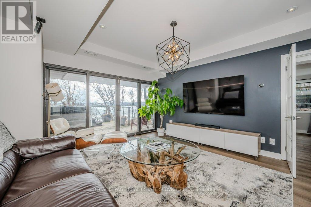 












868 DANFORTH PLACE

,
Burlington,




Ontario
L7T1S2

