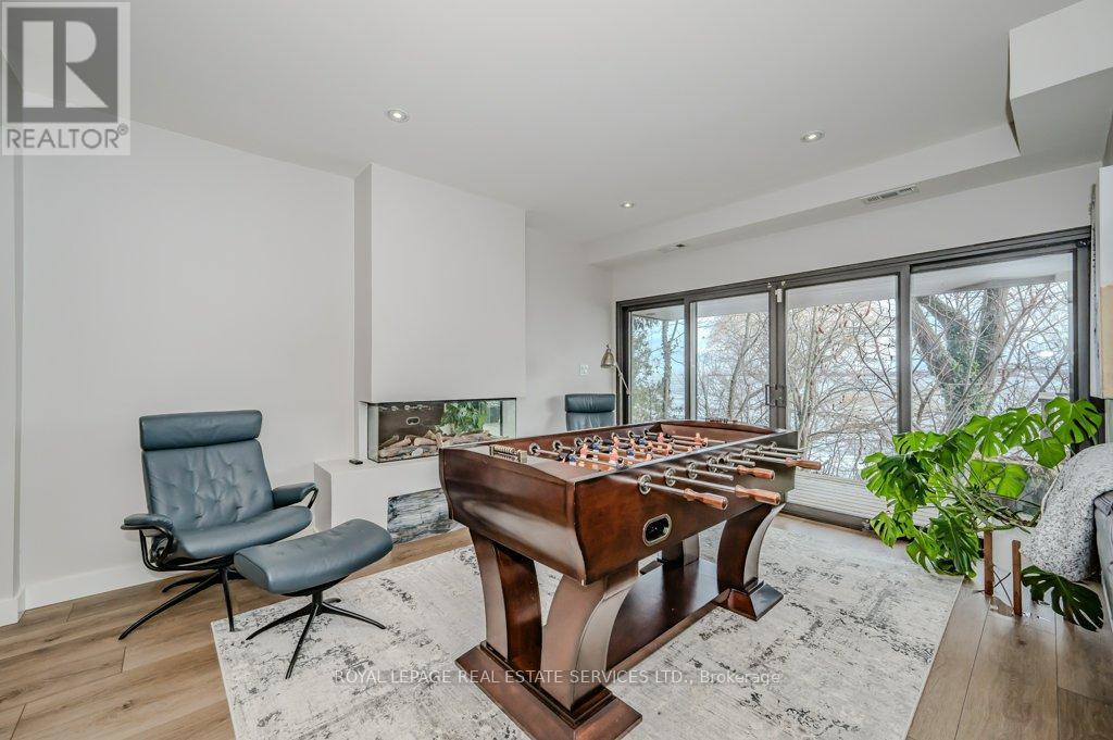 












868 DANFORTH PLACE

,
Burlington,




Ontario
L7T1S2

