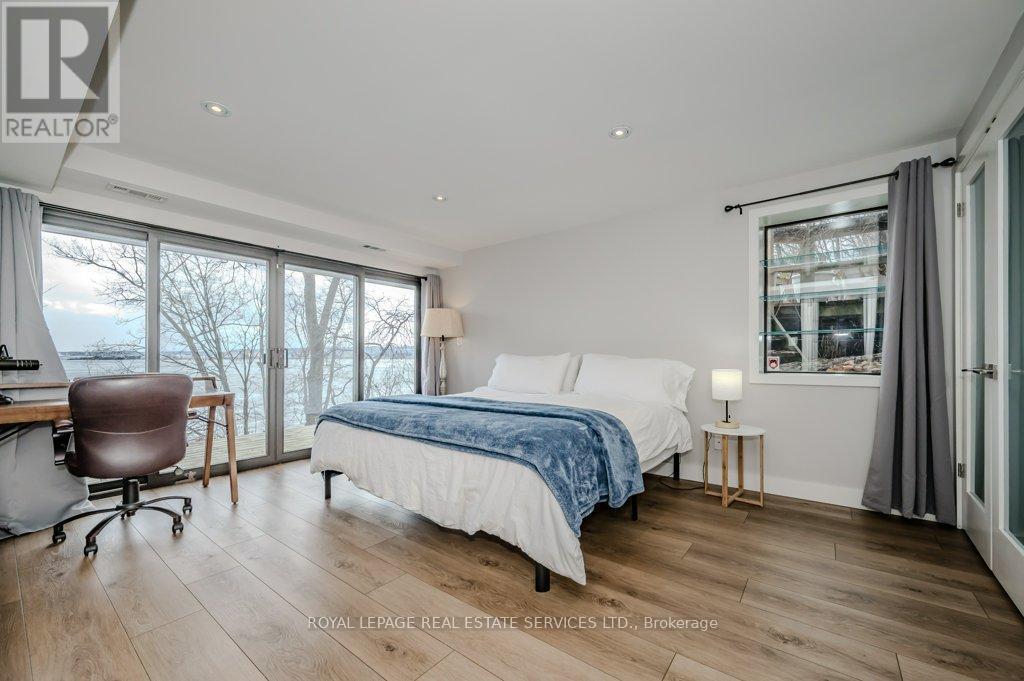 












868 DANFORTH PLACE

,
Burlington,




Ontario
L7T1S2

