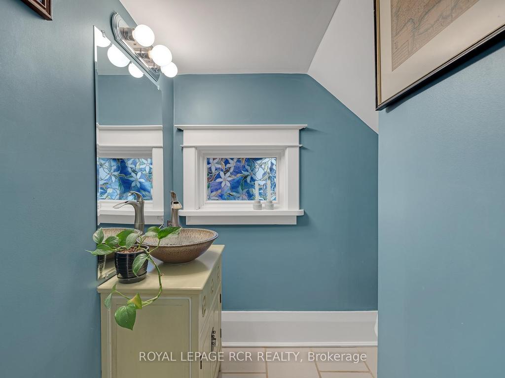 









9


Wellington

Street,
Orangeville,




ON
L9W 2L2

