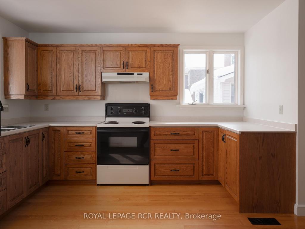 









9


Wellington

Street,
Orangeville,




ON
L9W 2L2

