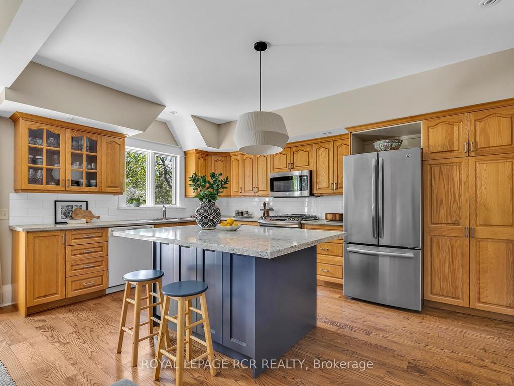 









9


Wellington

Street,
Orangeville,




ON
L9W 2L2

