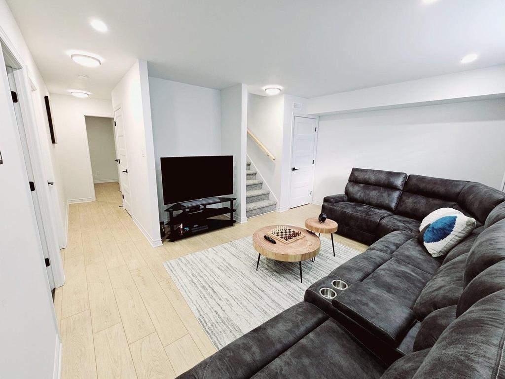 









22


Rue Mallette

,
Lachute,




QC
J8H2W3

