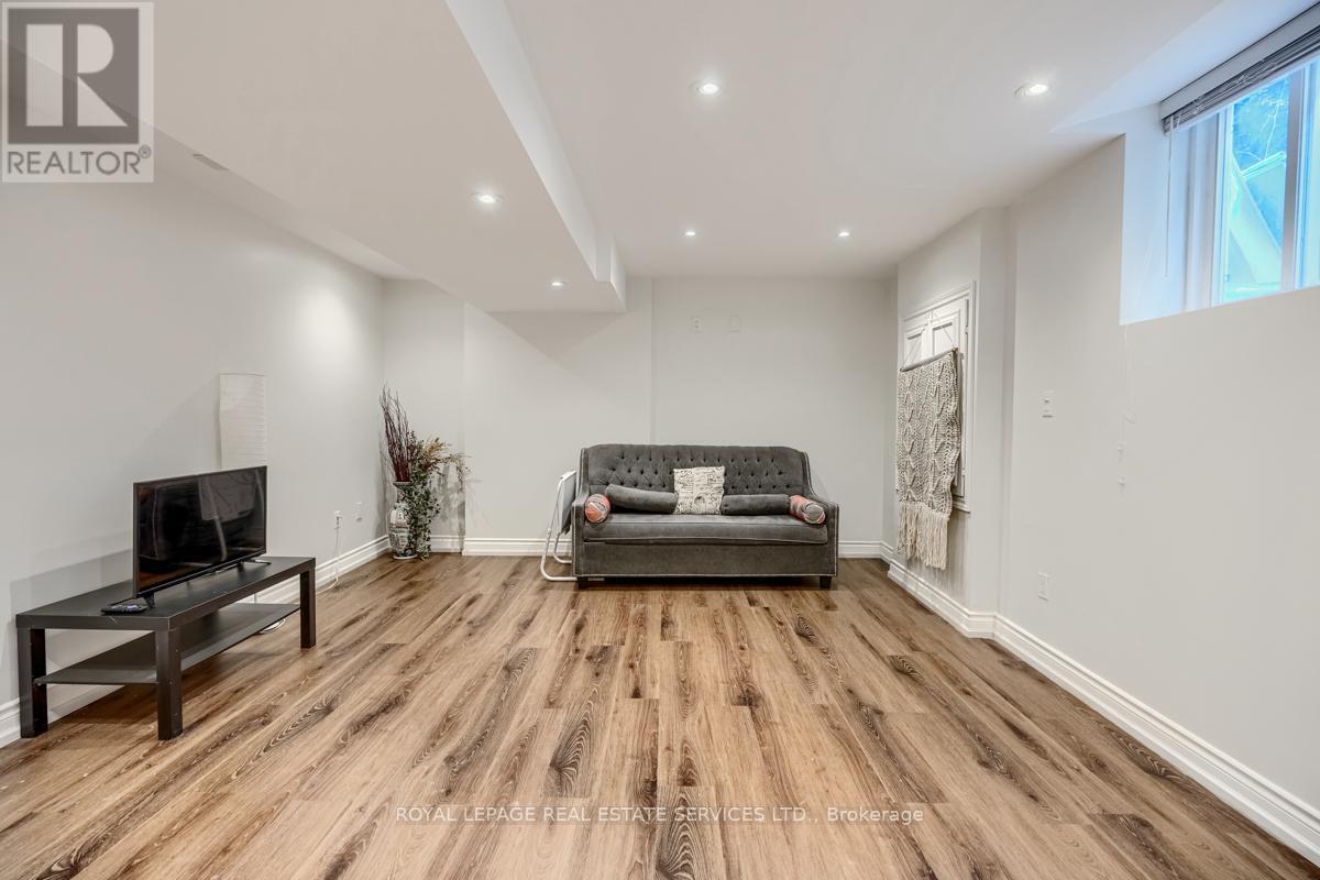 












5444 LONGFORD DRIVE

,
Mississauga,




Ontario
L5M6L4

