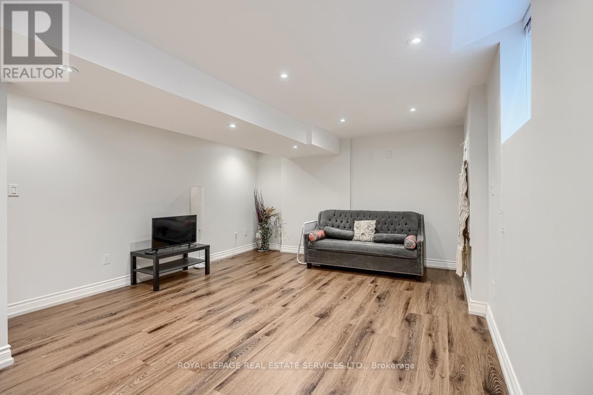 












5444 LONGFORD DRIVE

,
Mississauga,




Ontario
L5M6L4

