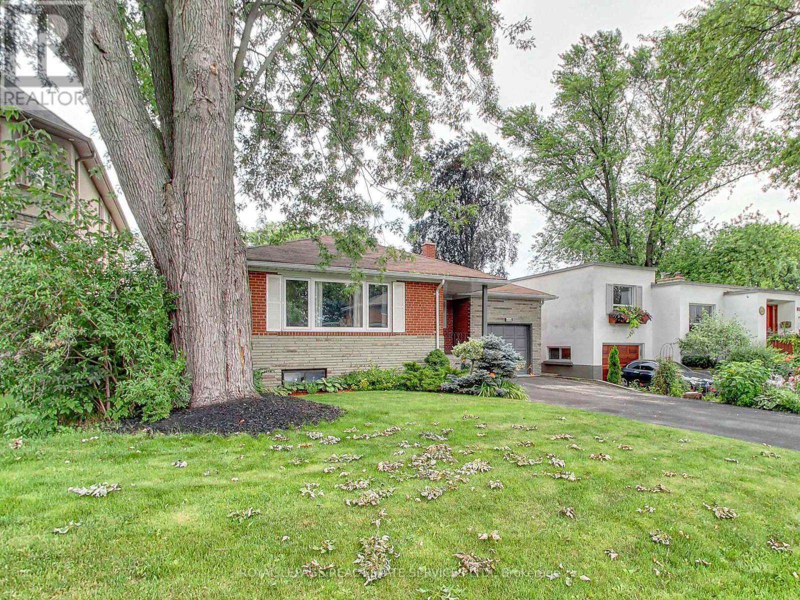 












606 BYNGMOUNT AVENUE

,
Mississauga,




Ontario
L5G1R1

