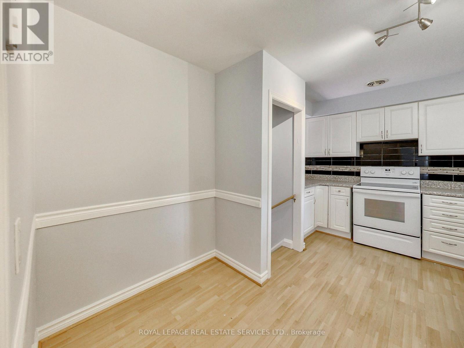 












606 BYNGMOUNT AVENUE

,
Mississauga,




Ontario
L5G1R1

